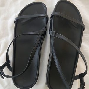 🇺🇸Who What Wear black leather Sandals